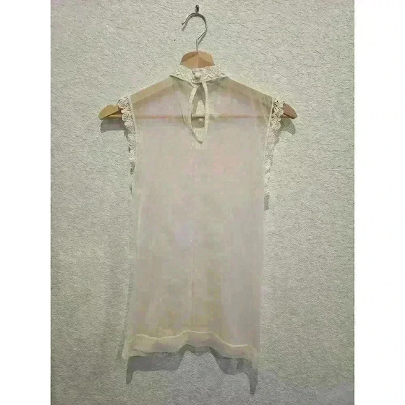 Vintage white coquette style blouse. Size small. - Picture 3 of 4